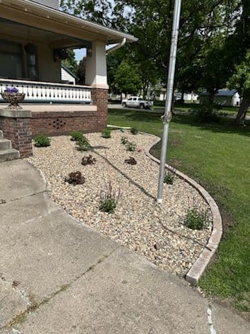 Gallery photos for Charming Landscape Renovation in Cozy Neighborhood: Image #2