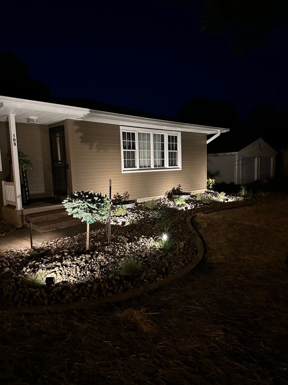 Gallery photos for Elegant Landscape Lighting Transformation: Image #4