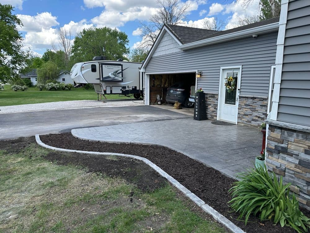 Gallery photos for Landscape Makeover with Elegant Curb Appeal: Image #2